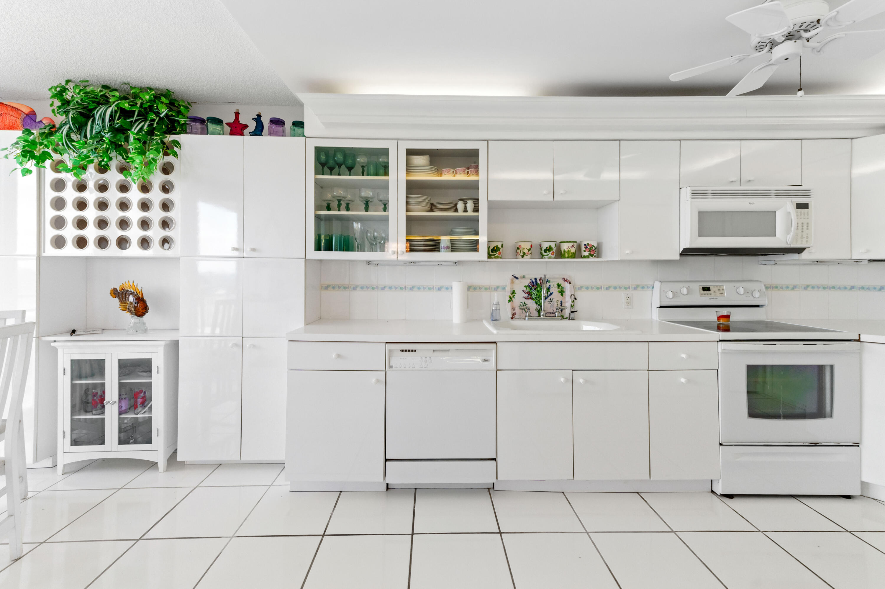 2600 South Ocean Boulevard, Unit 3E Boca Raton, FL 33432 - Photo 10 of 56 Kitchen