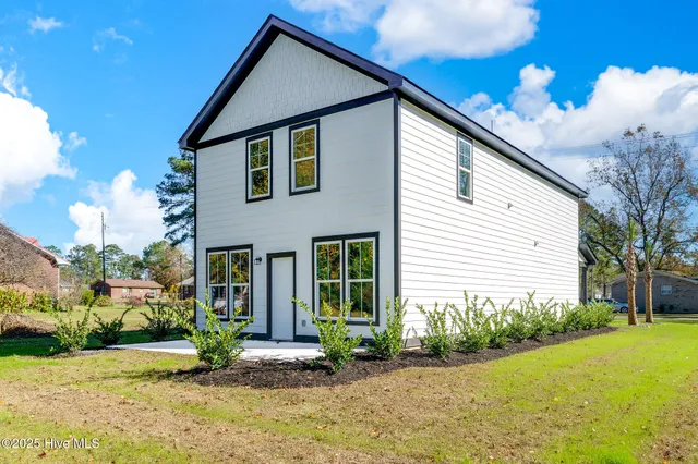 $339,900 | 132-134 Currie Street, Wallace, NC 28466