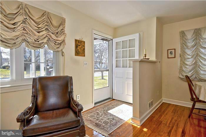 10010 Portland Place Silver Spring, MD 20901 - Photo 2 of 23 Interior (General)