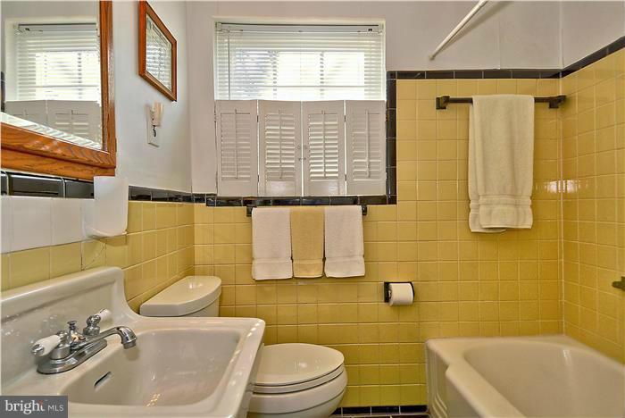 10010 Portland Place Silver Spring, MD 20901 - Photo 12 of 23 Bath