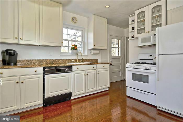10010 Portland Place Silver Spring, MD 20901 - Photo 7 of 23 Kitchen