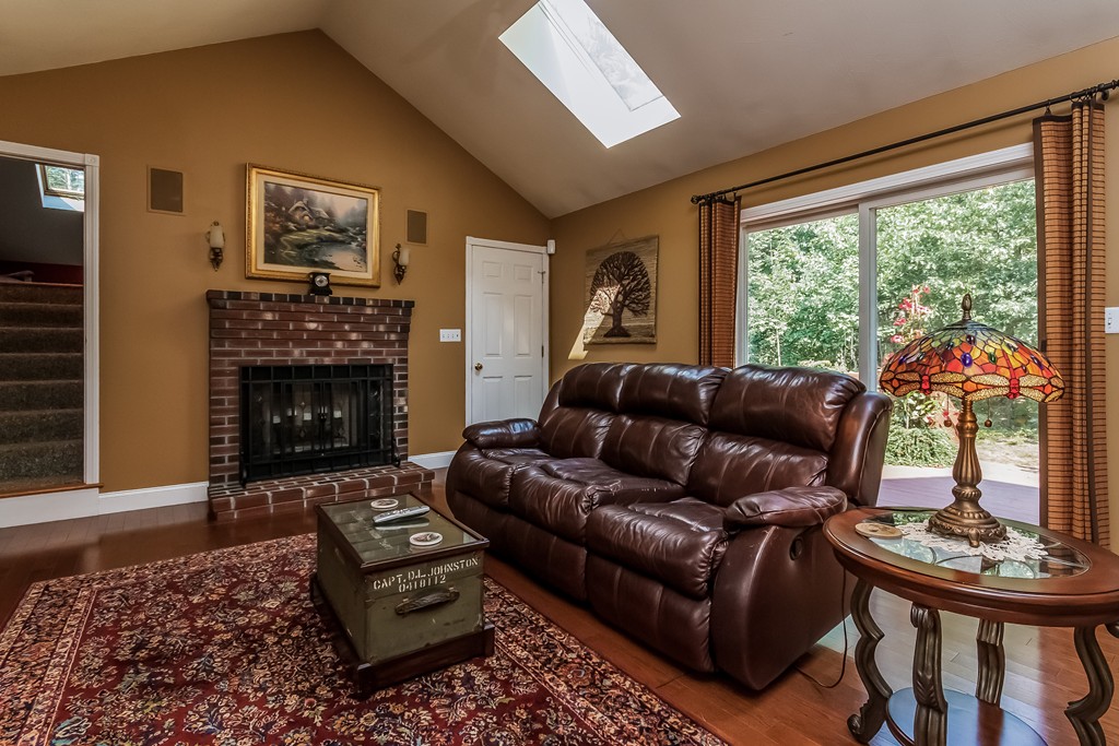 3 Rabbit Run Londonderry, NH 03053 - Photo 6 of 29 Gallery Image 6