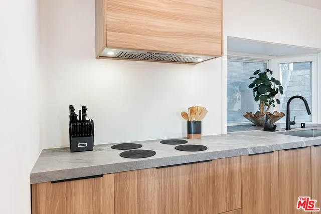 $12,950 | 3541 Multiview Drive, Los Angeles, CA 90068