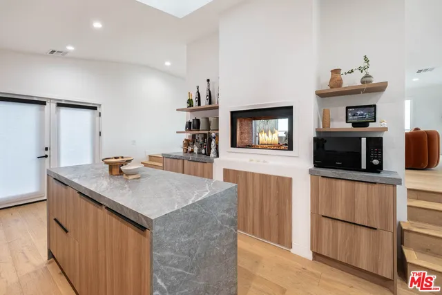 $12,950 | 3541 Multiview Drive, Los Angeles, CA 90068