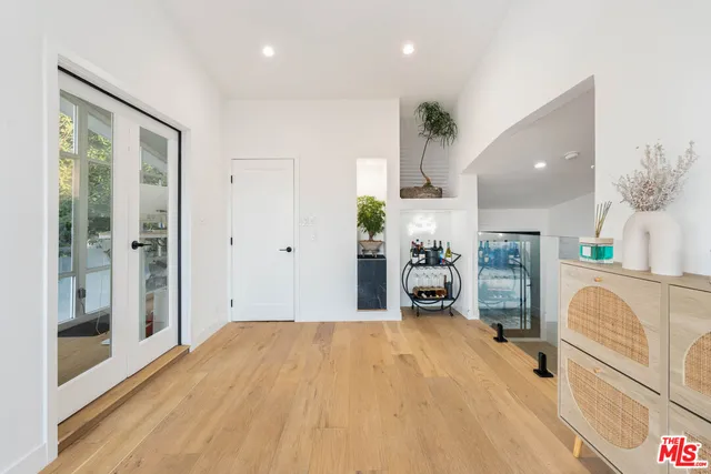 $12,950 | 3541 Multiview Drive, Los Angeles, CA 90068