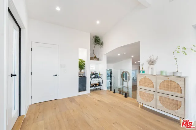 $12,950 | 3541 Multiview Drive, Los Angeles, CA 90068