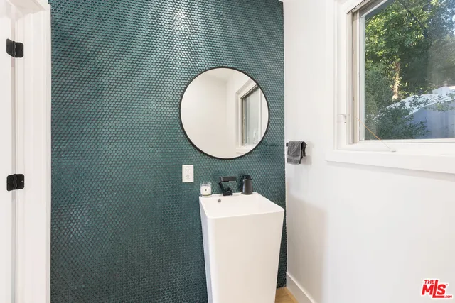 $12,950 | 3541 Multiview Drive, Los Angeles, CA 90068