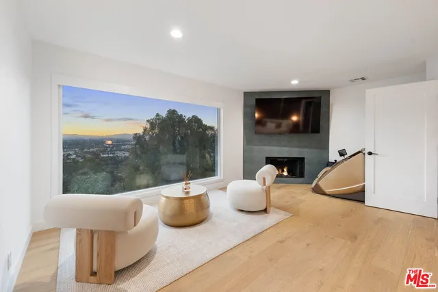 $12,950 | 3541 Multiview Drive, Los Angeles, CA 90068