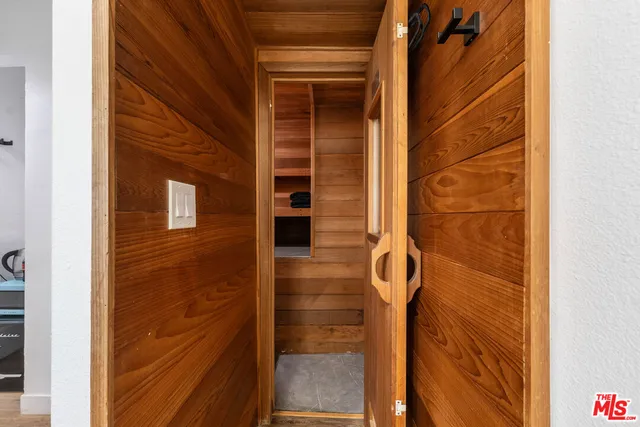 $12,950 | 3541 Multiview Drive, Los Angeles, CA 90068