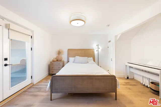 $12,950 | 3541 Multiview Drive, Los Angeles, CA 90068