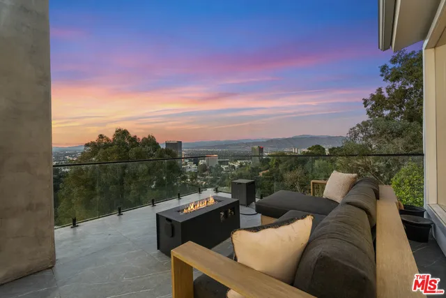 $12,950 | 3541 Multiview Drive, Los Angeles, CA 90068