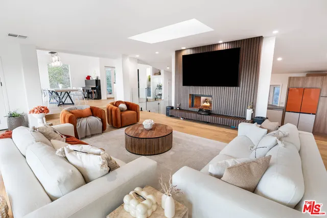 $12,950 | 3541 Multiview Drive, Los Angeles, CA 90068