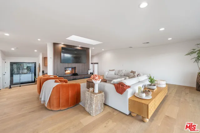 $12,950 | 3541 Multiview Drive, Los Angeles, CA 90068