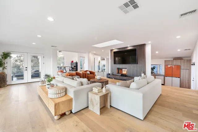 $12,950 | 3541 Multiview Drive, Los Angeles, CA 90068