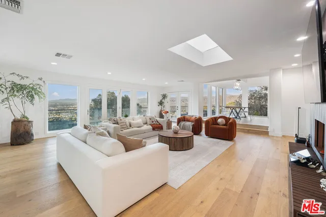 $12,950 | 3541 Multiview Drive, Los Angeles, CA 90068