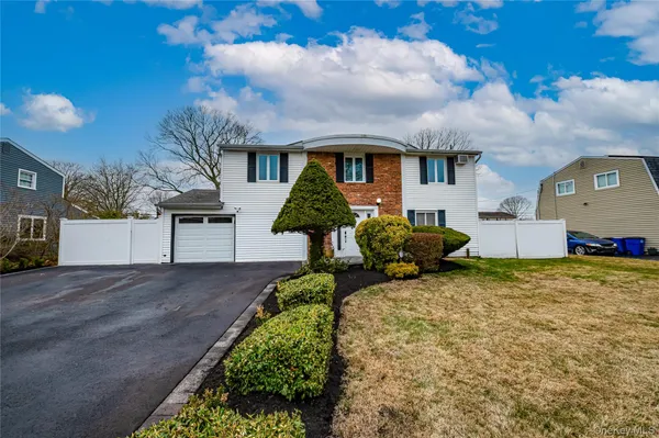 $629,000 | 32 Imperial Drive, Selden, NY 11784