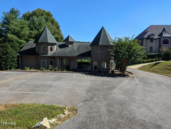 $729,999 | 1148 Biltmore Place, Piney Flats, TN 37686
