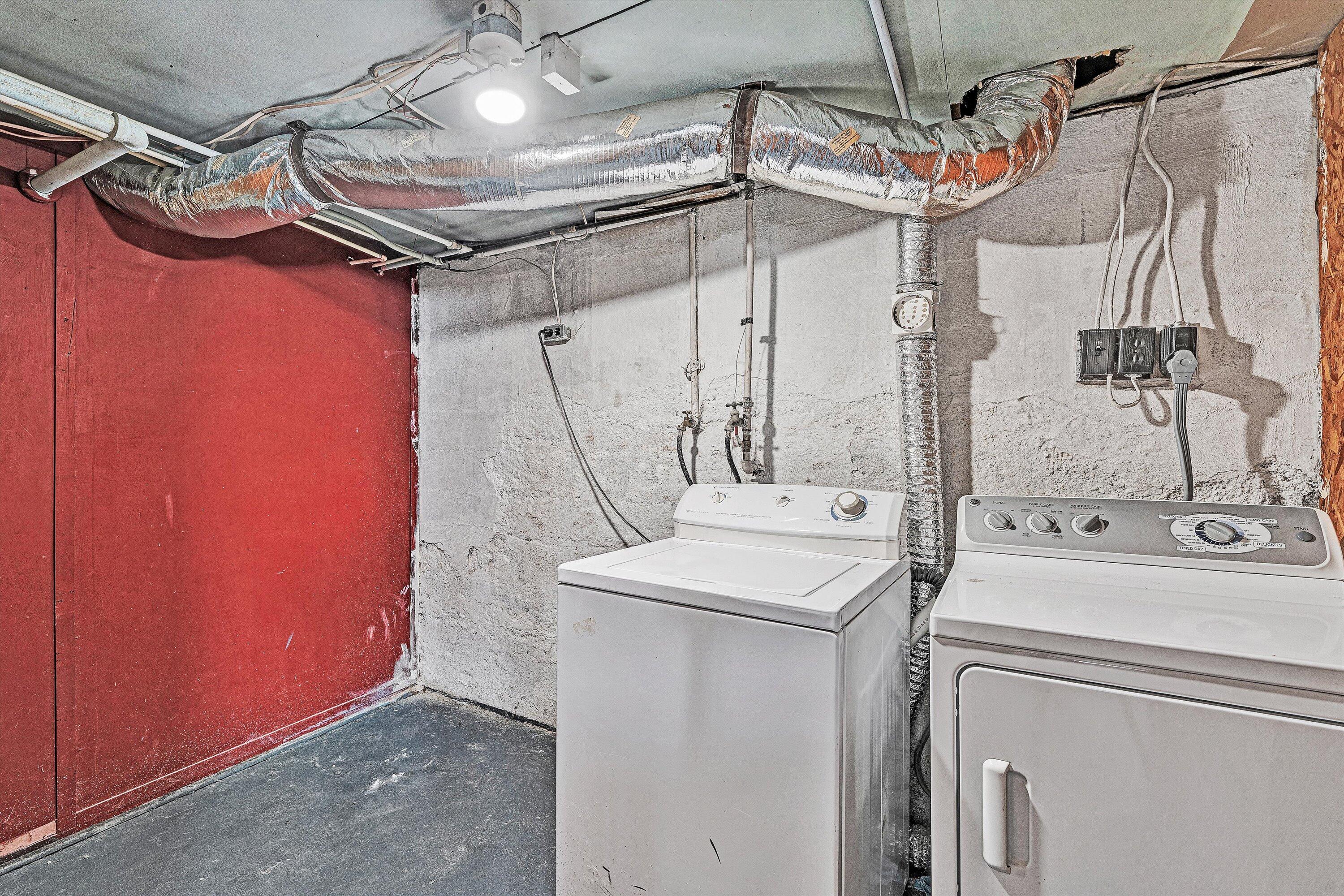 810 Windsor Avenue Southwest Roanoke, VA 24015 - Photo 17 of 21 a utility room with dryer and washer