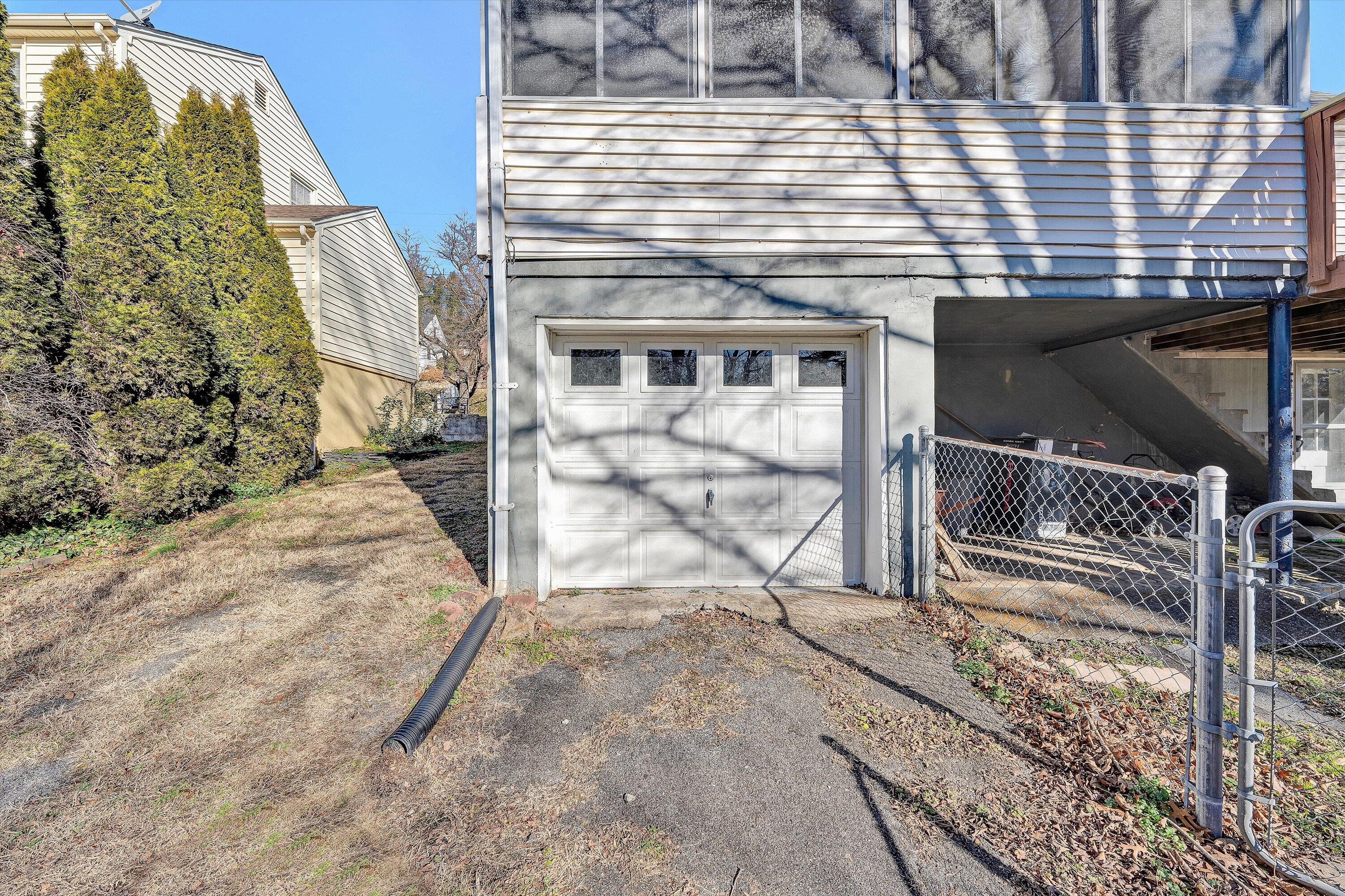 810 Windsor Avenue Southwest Roanoke, VA 24015 - Photo 21 of 21 a view of a balcony