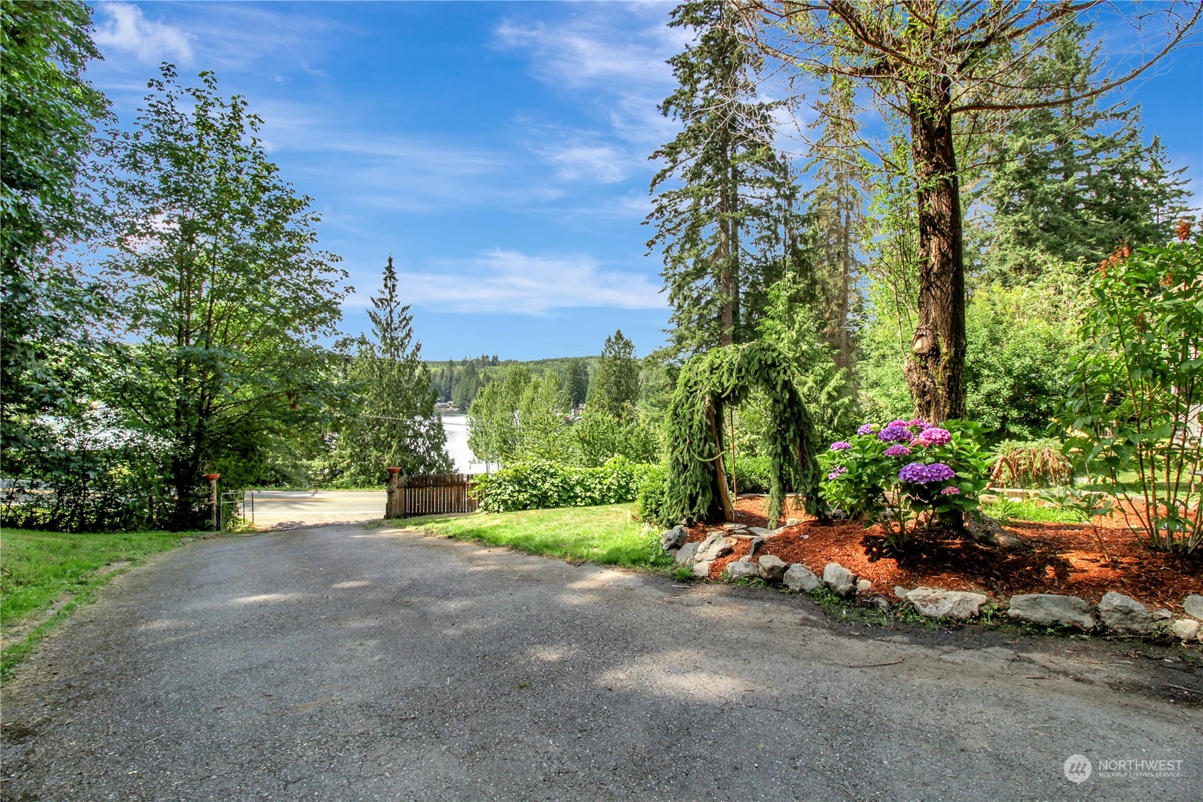 2009 South Lake Roesiger Road Snohomish, WA 98290 - Photo 5 of 39 a view of a park with large trees