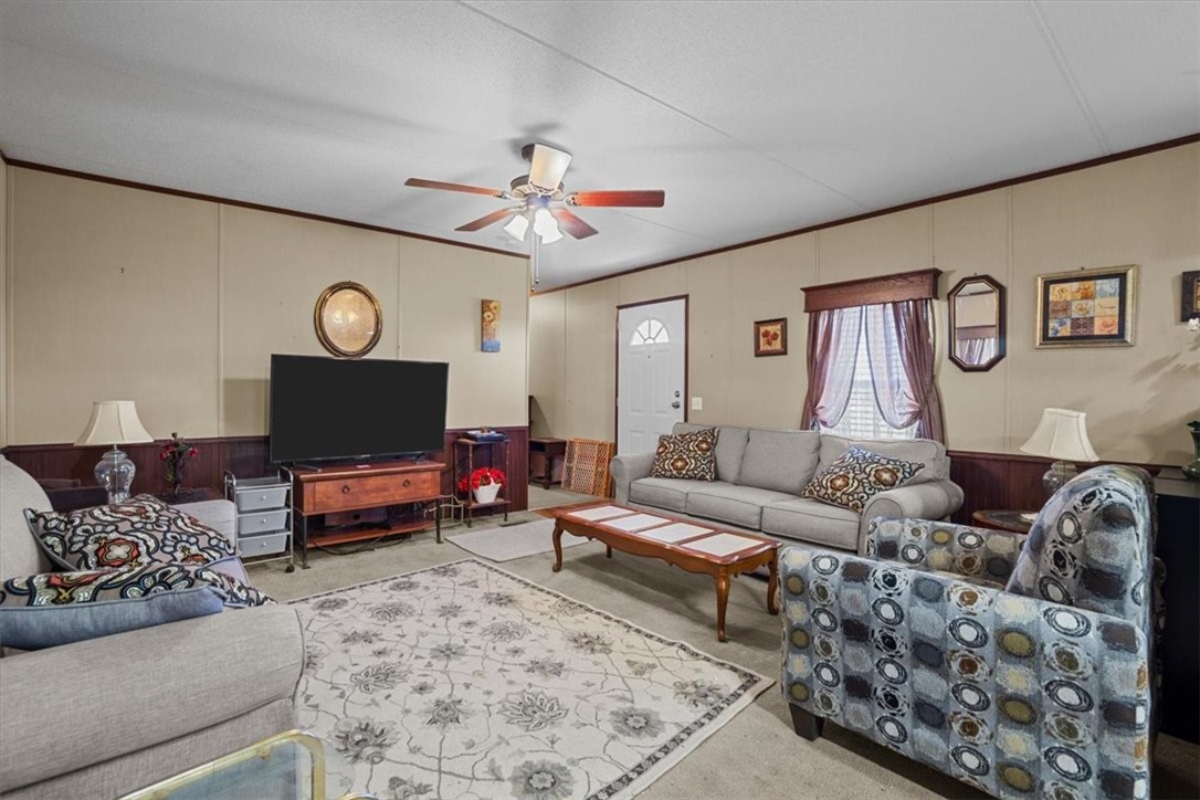 262 Cr 173 Road Marlin, TX 76661 - Photo 3 of 23 a living room with furniture a rug and a flat screen tv