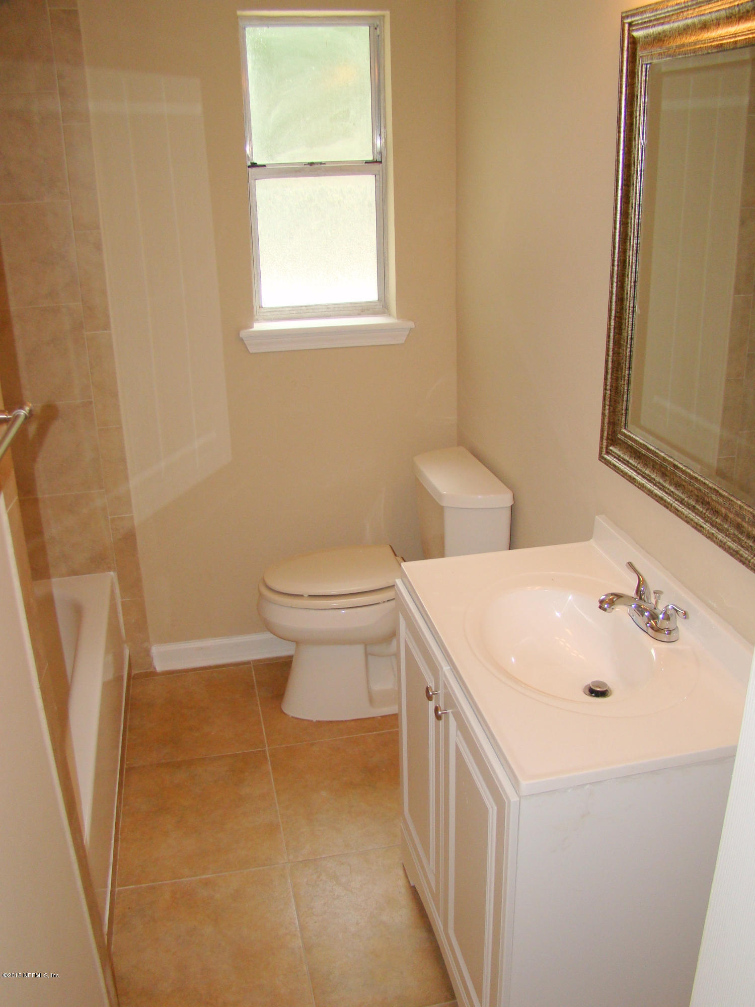 7237 Sandhurst Road South Jacksonville, FL 32277 - Photo 14 of 16 HALL BATHROOM