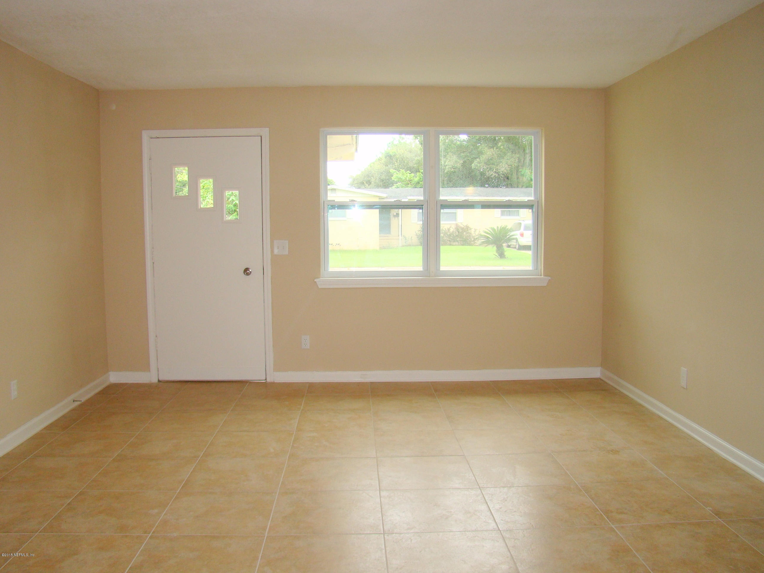 7237 Sandhurst Road South Jacksonville, FL 32277 - Photo 6 of 16 LIVING ROOM