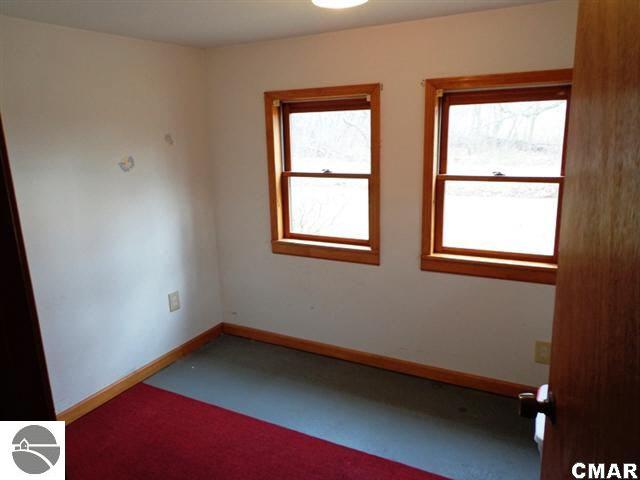 1281 North Pingree Road Sumner, MI 48889 - Photo 12 of 21 1769613-11.JPG