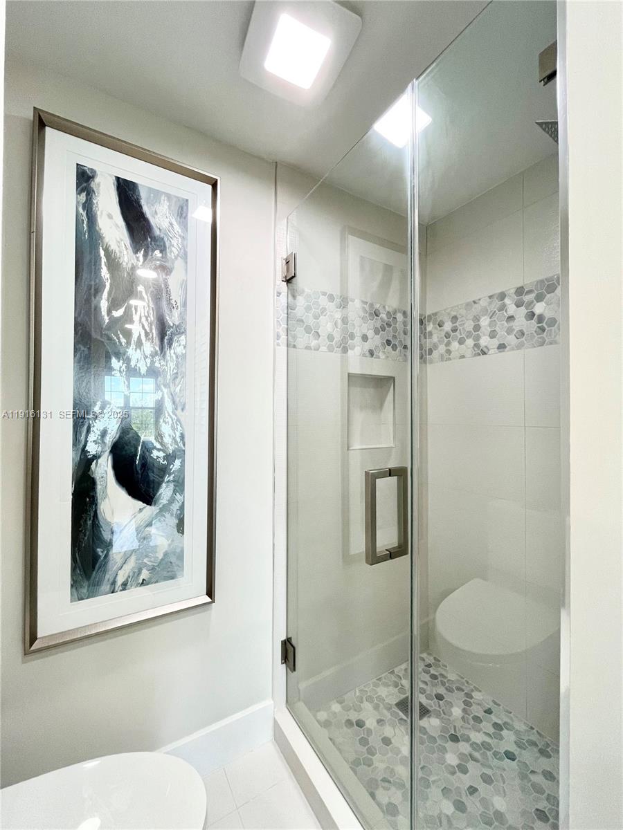 250 Northeast 20th Street, Unit 5250 Boca Raton, FL 33431 - Photo 12 of 19 a bathroom with a shower