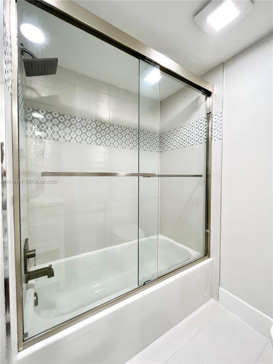 250 Northeast 20th Street, Unit 5250 Boca Raton, FL 33431 - Photo 8 of 19 a bathroom with a bathtub and a shower