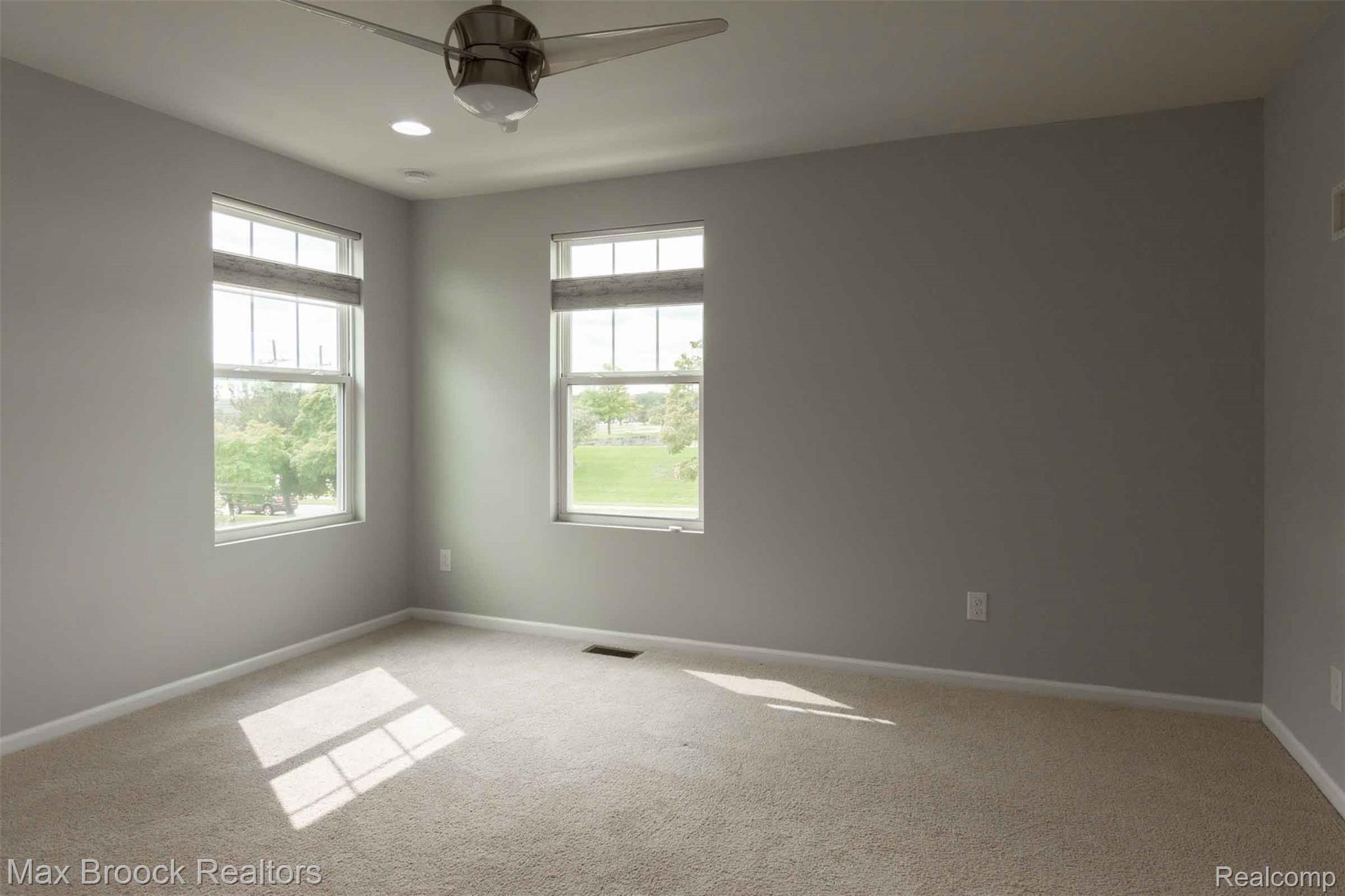 955 Barclay Circle Rochester, MI 48307 - Photo 29 of 56 Copy of 20200914-Janet-955Barclay-48307 (31 of 56).jpg