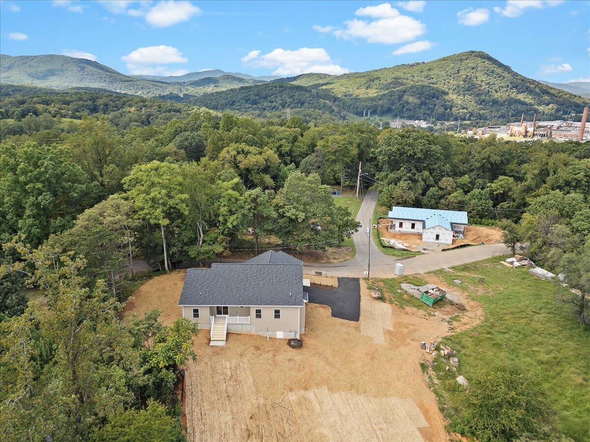 2002 Plateau Road Southeast Roanoke, VA 24014 - Photo 44 of 48 5-2002 Plateau Rd SE_50