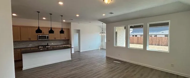 $379,900 | 1424 Eagle Mdw Trail, Anna, TX 75409