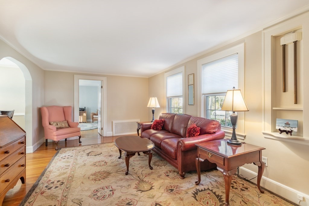 9 Davidson Road Wakefield, MA 01880 - Photo 4 of 31 Gallery Image 4