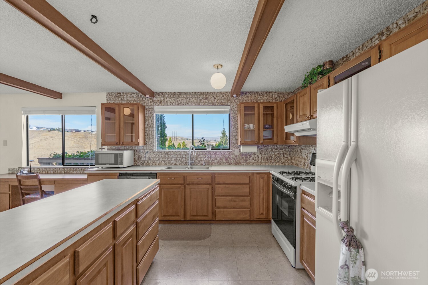 807 Ridgeview Avenue Selah, WA 98942 - Photo 9 of 32 Gallery Image 9