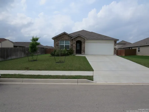 $2,050 | 117 Grand Rapids, Cibolo, TX 78108