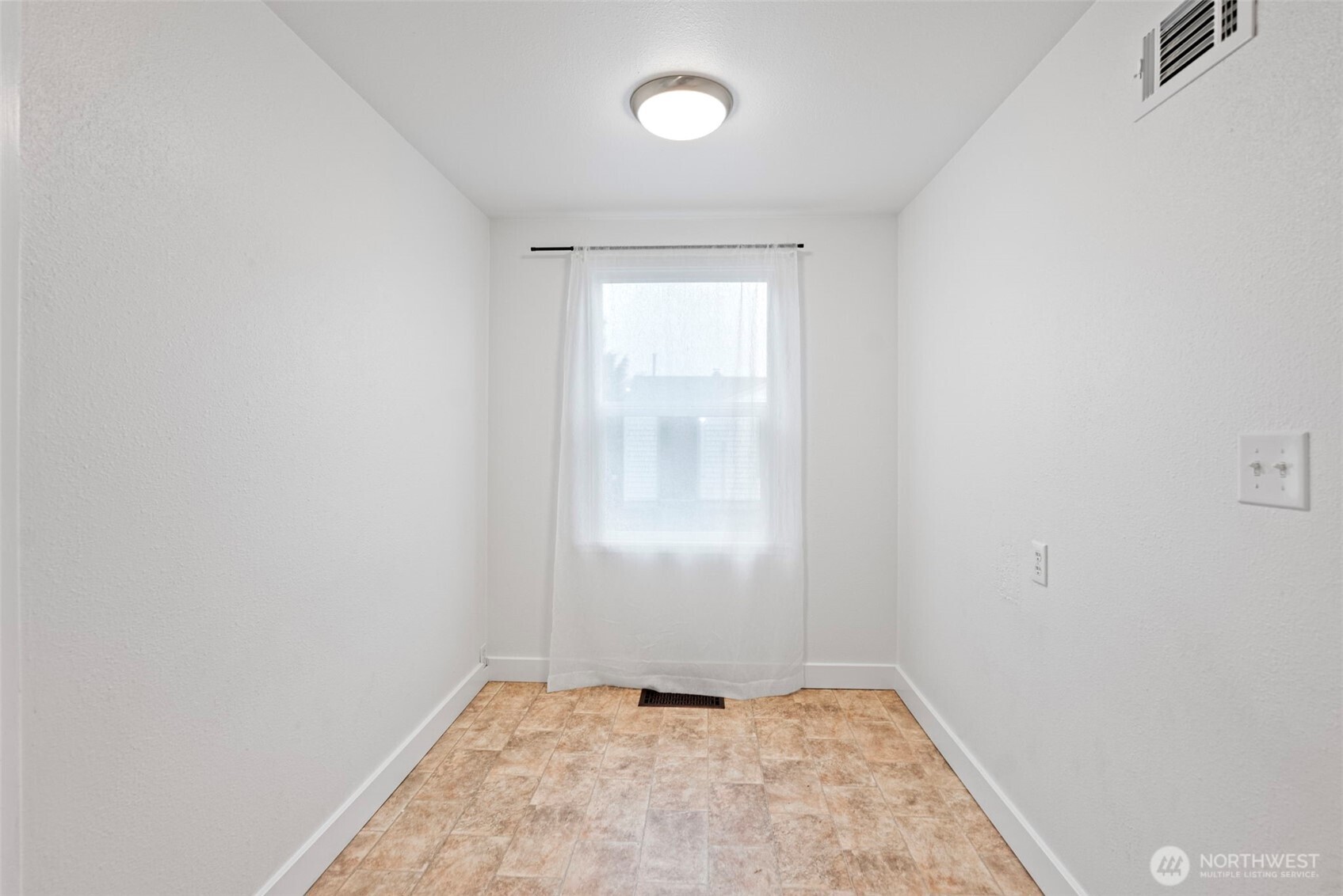 1115 Dibb Street Bremerton, WA 98310 - Photo 5 of 19 Gallery Image 5