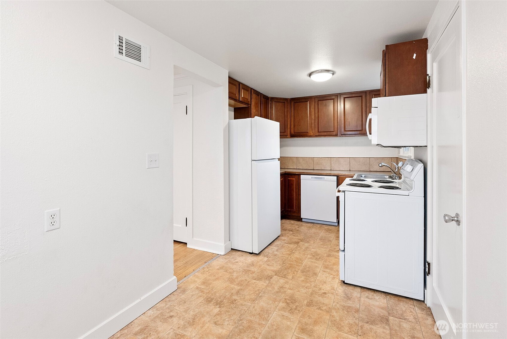 1115 Dibb Street Bremerton, WA 98310 - Photo 6 of 19 Gallery Image 6