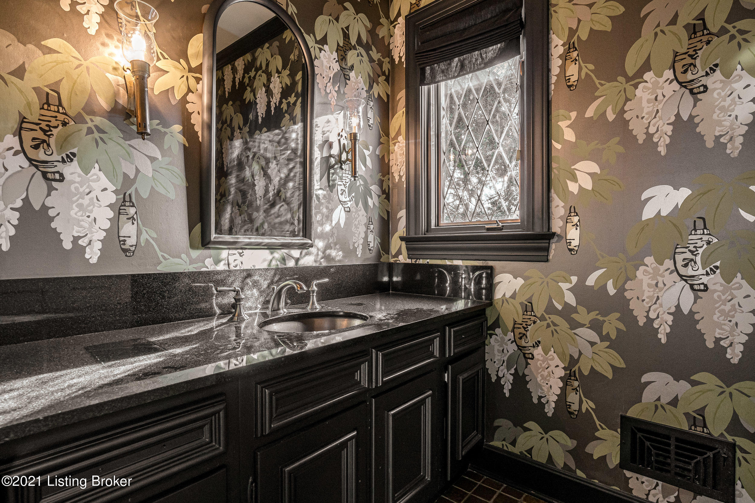 6 Arden Road Glenview, KY 40025 - Photo 14 of 56 Powder Room