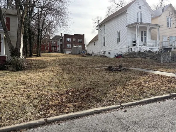 $8,800 | 625 Oak Street, Leavenworth, KS 66048