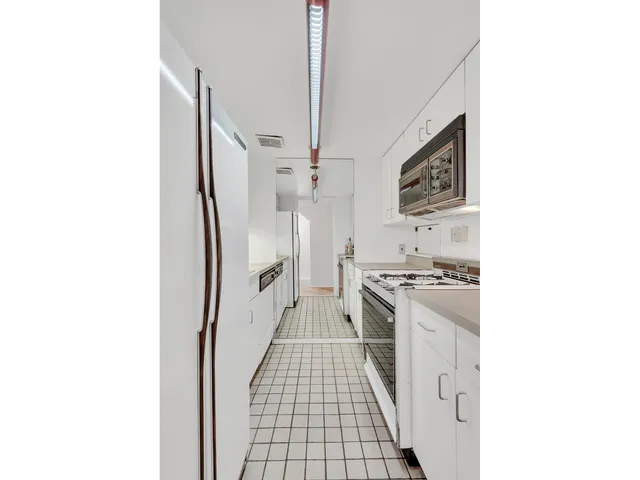 $1,395,000 | 135 West 70th Street, Unit 1C | Upper West Side