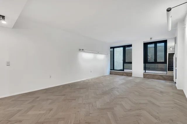$1,395,000 | 135 West 70th Street, Unit 1C | Upper West Side