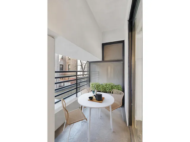 $1,395,000 | 135 West 70th Street, Unit 1C | Upper West Side