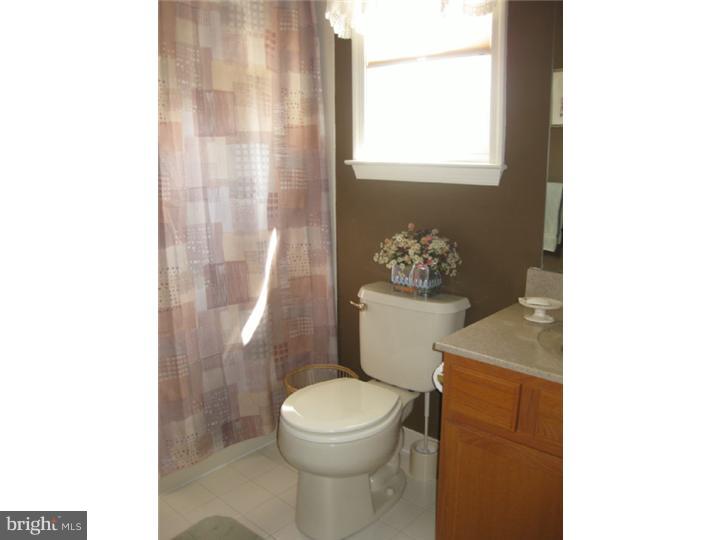 207 Rampart Place Ambler, PA 19002 - Photo 22 of 25 Bathroom
