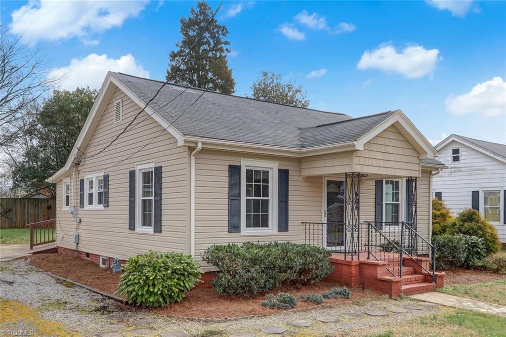 606 Cedar Street Eden, NC 27288 - Photo 2 of 24