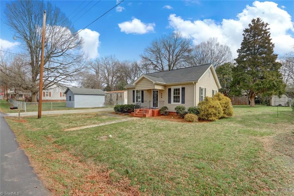 606 Cedar Street Eden, NC 27288 - Photo 4 of 24