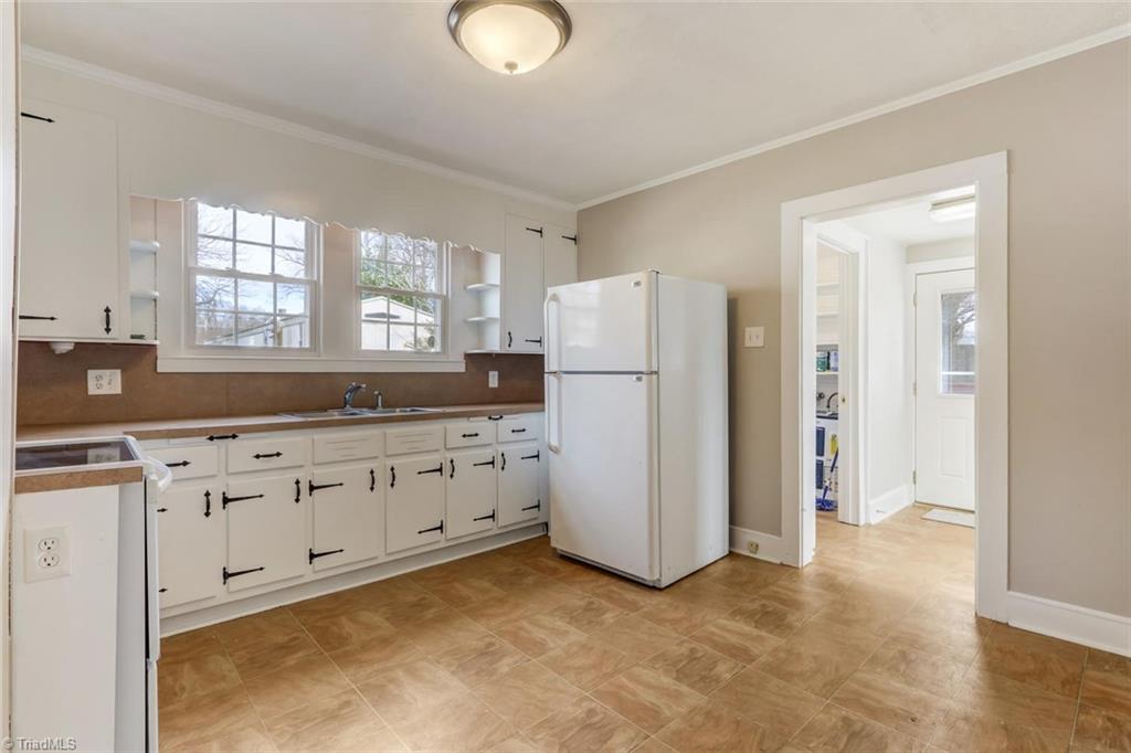 606 Cedar Street Eden, NC 27288 - Photo 8 of 24