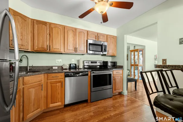 $425,000 | 180 Colonial Road, Unit A2, Stamford, CT 06906