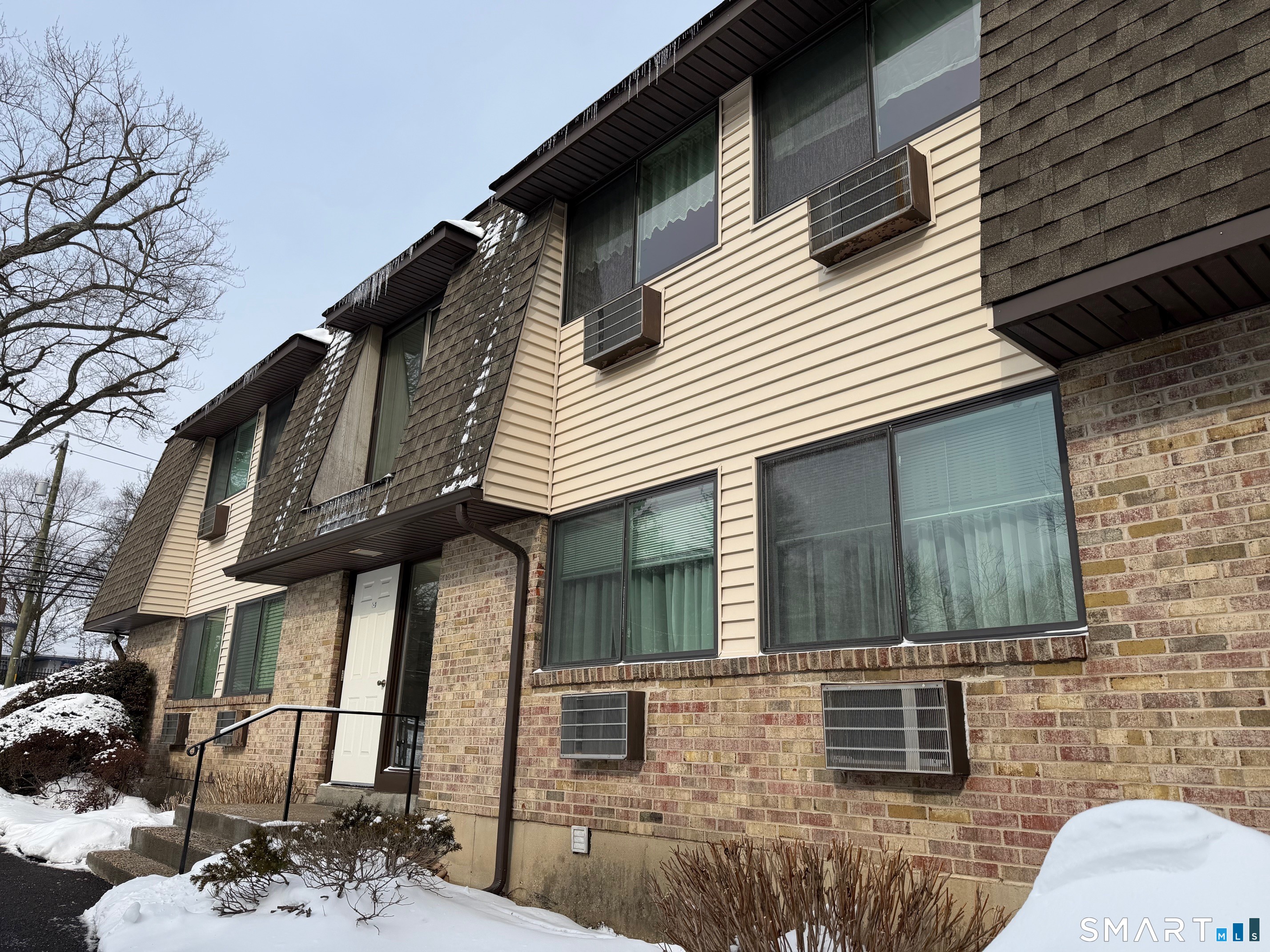 180 Colonial Road, Unit A2 Stamford, CT 06906 - Photo 2 of 2