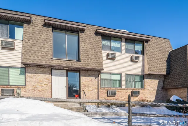 $425,000 | 180 Colonial Road, Unit A2, Stamford, CT 06906